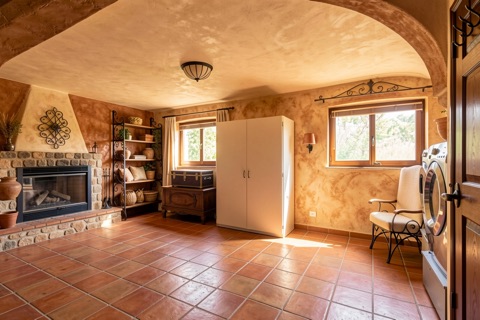 Basement family room — Mediterranean