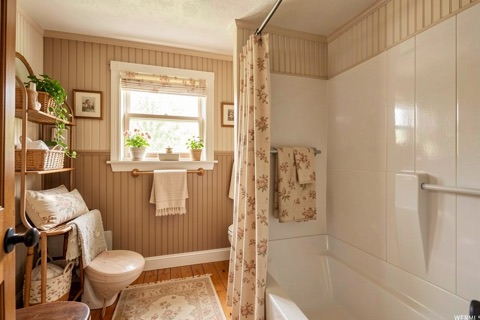 Bathroom — Cozy Cottage