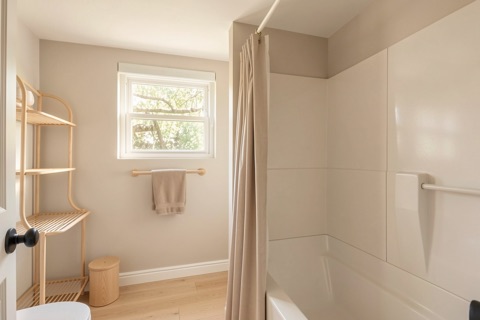 Bathroom — Warm Minimalist