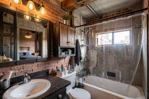 Main bathroom — Industrial