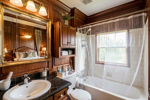 Main bathroom — Traditional Elegant