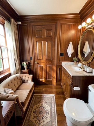 Bathroom (round mirror) — Traditional Elegant
