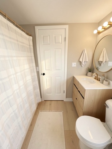 Bathroom (round mirror) — Warm Minimalist