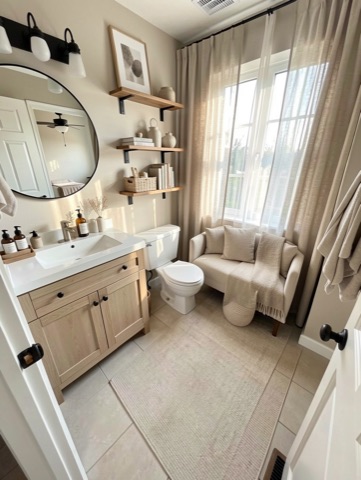 Bathroom (shelves) — Transitional