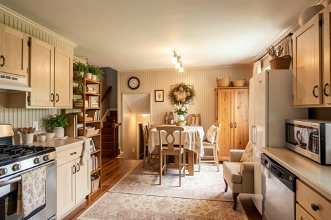 Dining area — Cozy Cottage
