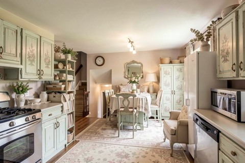 Dining area — French Country