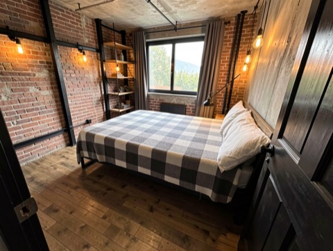 Green bedroom (view) — Industrial
