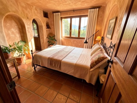 Green bedroom (view) — Mediterranean