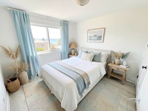 Green bedroom — Coastal