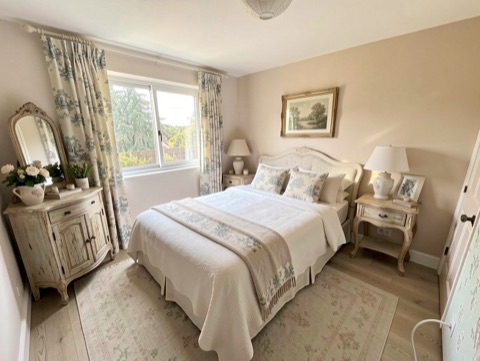 Green bedroom — French Country