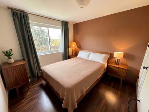 Green bedroom — Mid-Century Modern