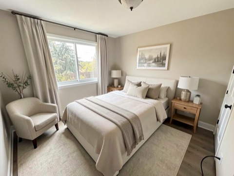 Green bedroom — Transitional