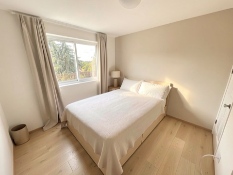 Green bedroom — Warm Minimalist