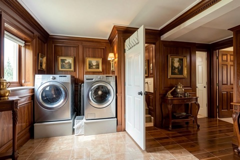 Laundry room — Traditional Elegant