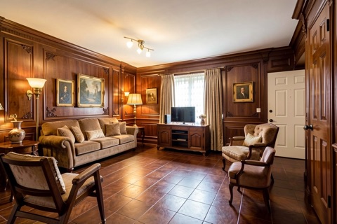 Living room — Traditional Elegant