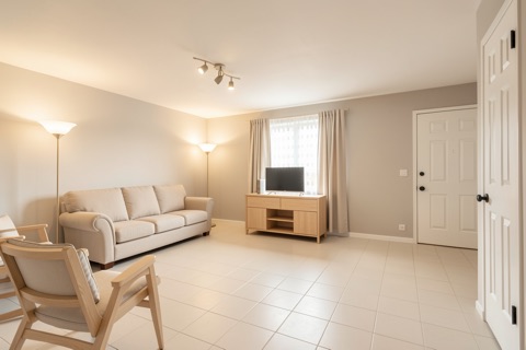 Living room — Warm Minimalist