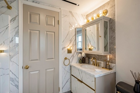 Powder bath — Contemporary Luxe