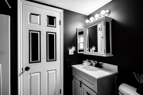 Powder bath — High-Contrast Monochrome