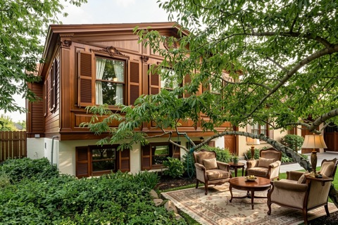 Side of house — Traditional Elegant